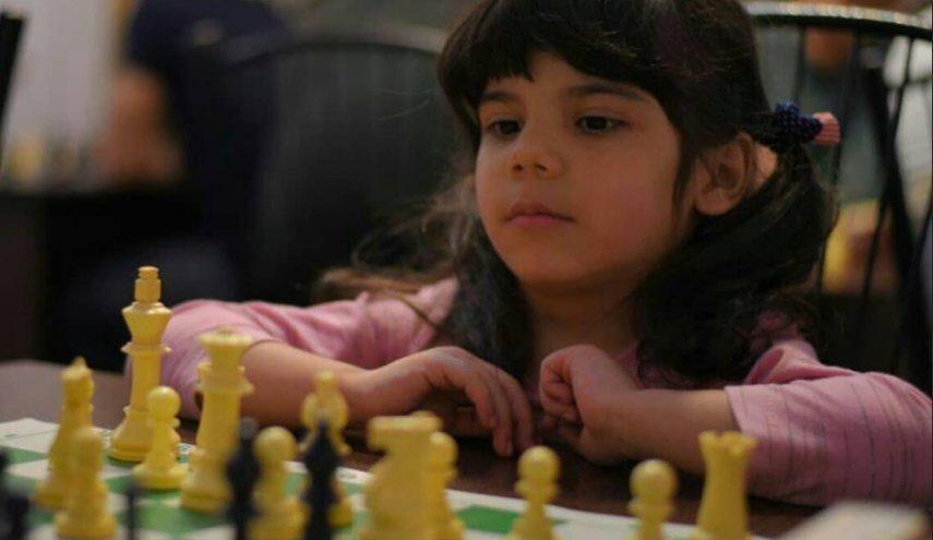 الايرانية فاطمة يزداني اصغر لاعبة شطرنج في العالم