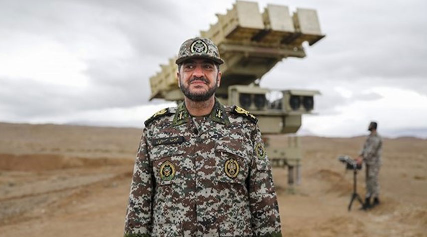 قائد الدفاع الجوي الايراني يتفقد مواقع الرادارات والصواريخ جنوب شرق البلاد