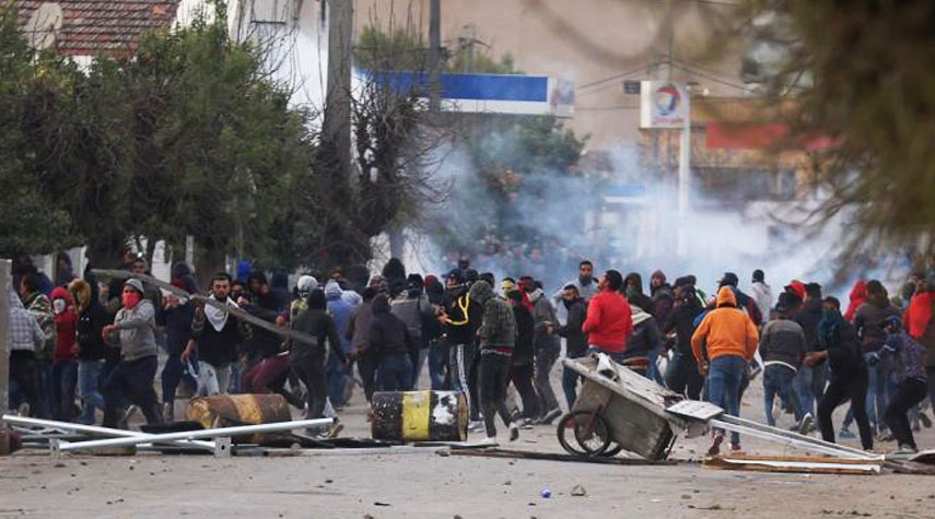 اشتباكات بين الشرطة التونسية ومحتجين جنوبي البلاد 