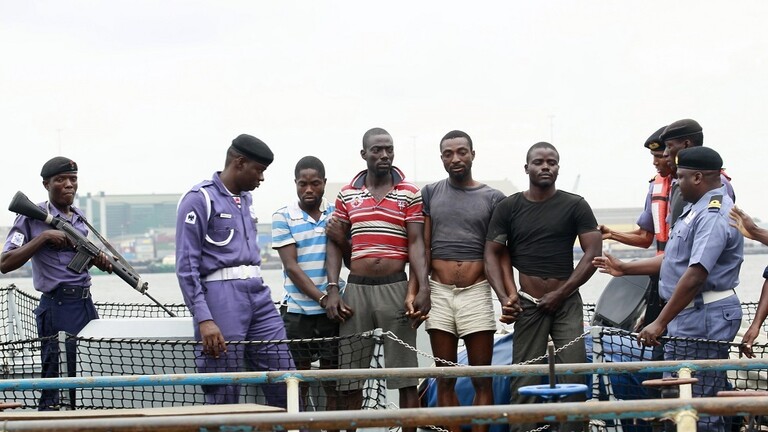 اختطاف 19 شخصا من ناقلة نفط قبالة نيجيريا