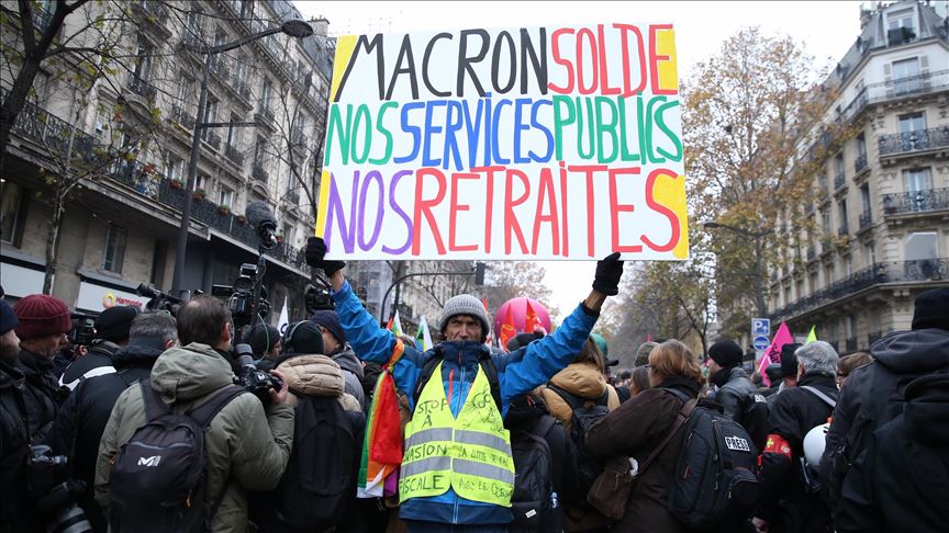 فرنسا تعتقل 65 شخصا في إضراب ضد مشروع قانون التقاعد