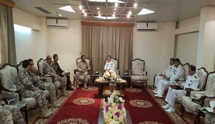 قائد القوة البحرية الايرانية يلتقي نظيره القطري في الدوحة