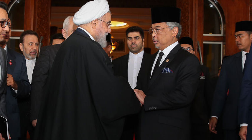 روحاني: الدول المسلمة لا تحل مشاكلها الا بالتماسك والتعاون