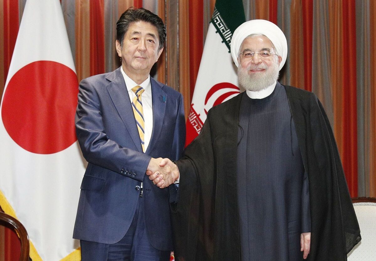الرئيس الايراني ورئيس الوزراء الياباني يبحثان مستقبل الاتفاق النووي