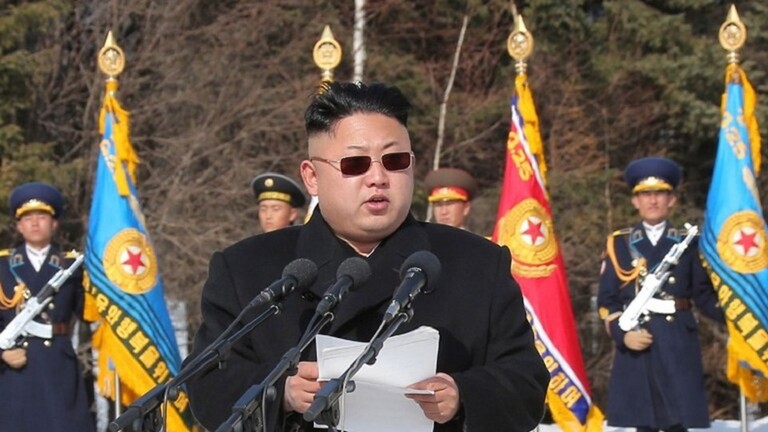 زعيم كوريا الشمالية يجتمع بجنرالاته في ظل التوتر مع واشنطن