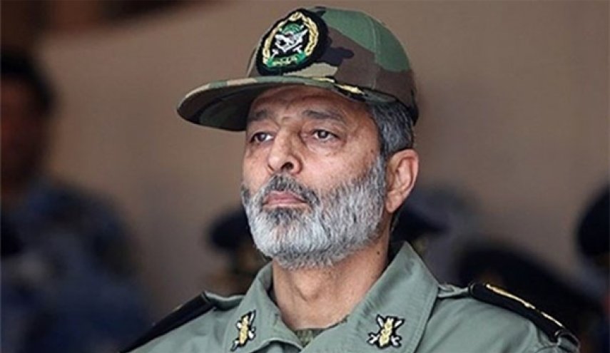  قائد الجيش الايراني: تمسّكنا بالوحدة سيطيح بالاعداء 