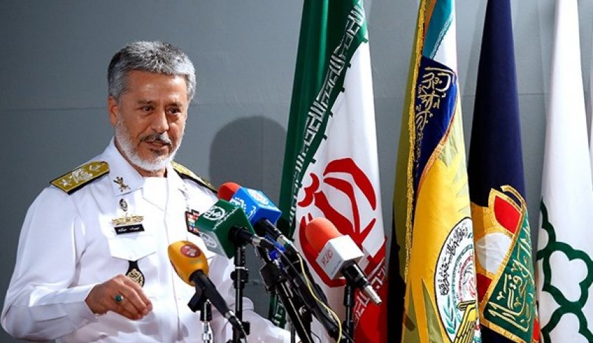الادميرال سياري : الجيش الايراني ضامن للحدود وللامن القومي