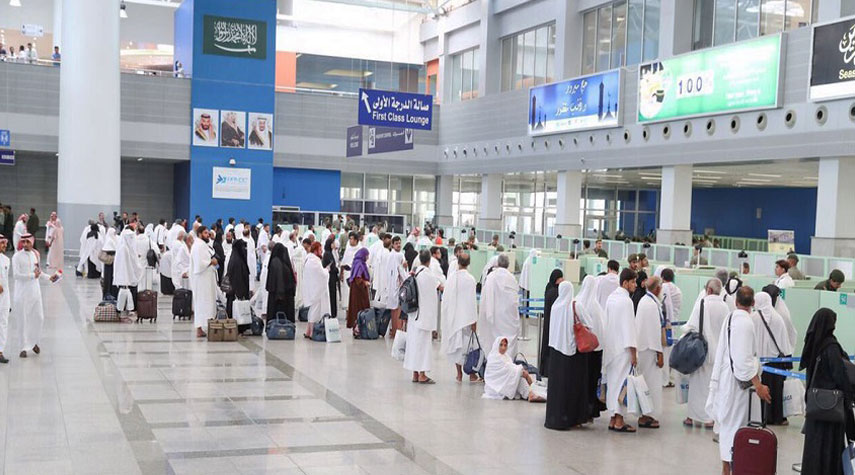فرض رسوم جديدة على المعتمرين ورحلات الطيران في السعودية