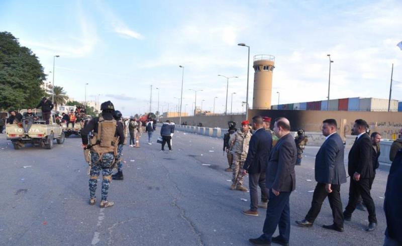 الداخلية العراقية تشرف على انسحاب المعتصمين من امام السفارة الامريكية