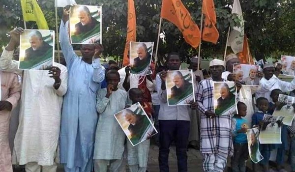 تظاهرة في نيجيريا تنادي "كلنا سليماني... كلنا أبو مهدي"