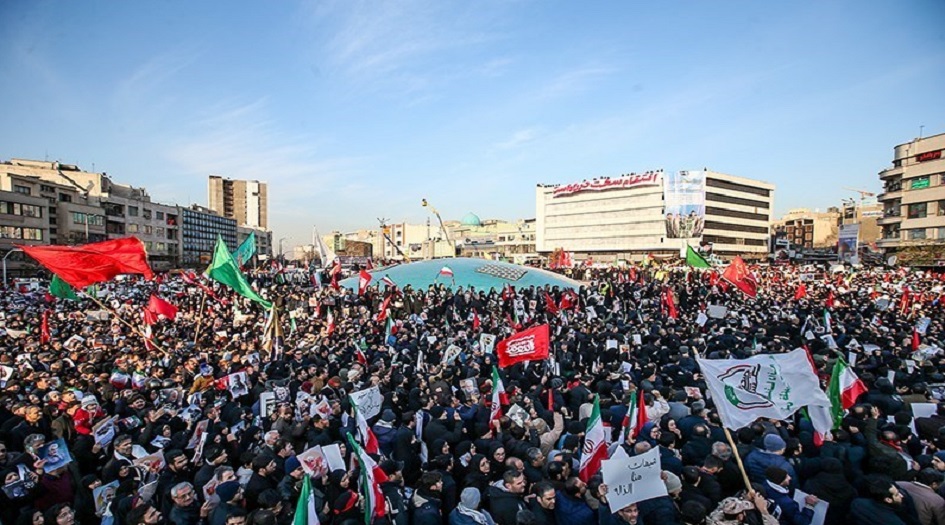 بالصور.. طهران تشهد أكبر مشاركة جماهيرية منذ وفاة الإمام الخميني 