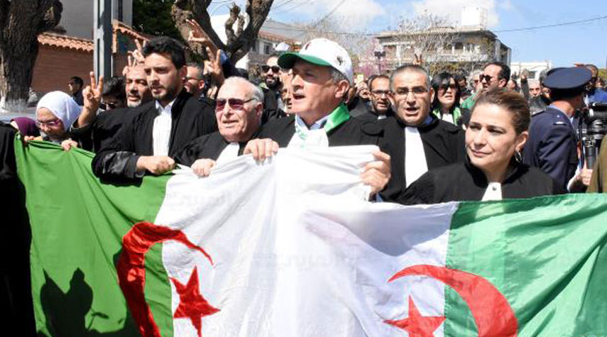 احتجاجات في الجزائر على فرض رسوم وضرائب جديدة