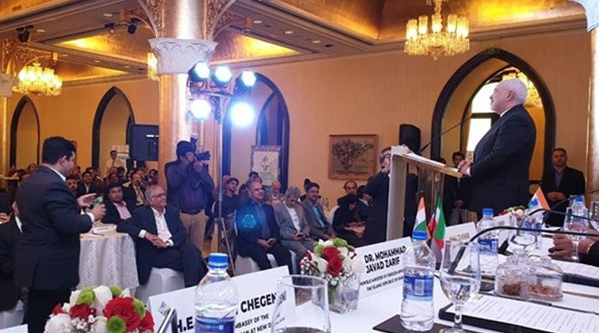 وزير الخارجية الايراني يجتمع برجال أعمال هنود وإيرانيين في بومباي