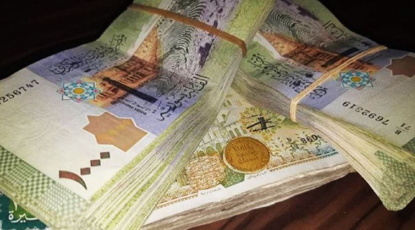 الحكومة السورية تمنع التعامل بغير العملة الرسمية