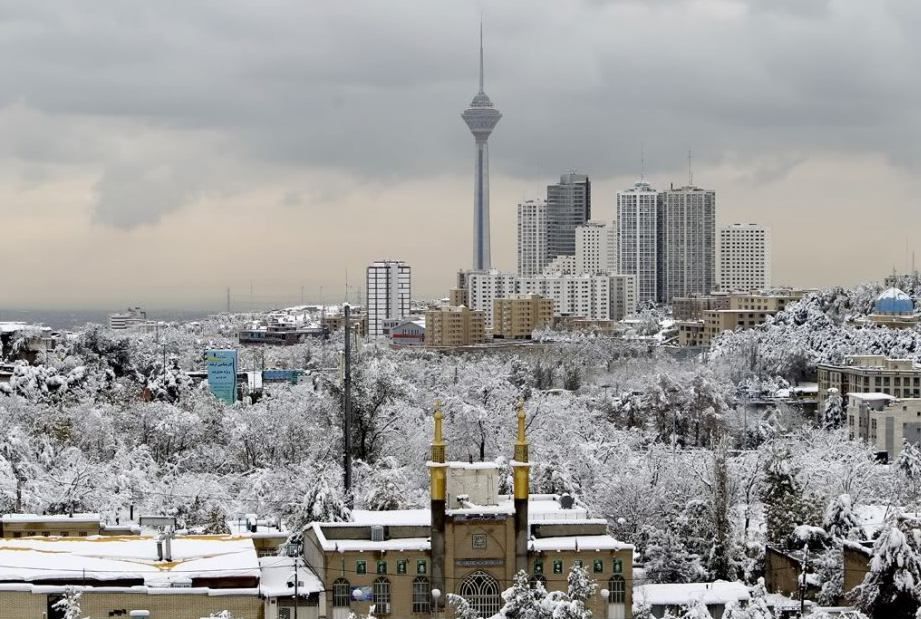 بالصور.. تساقط الثلوج الغزيرة في العاصمة طهران