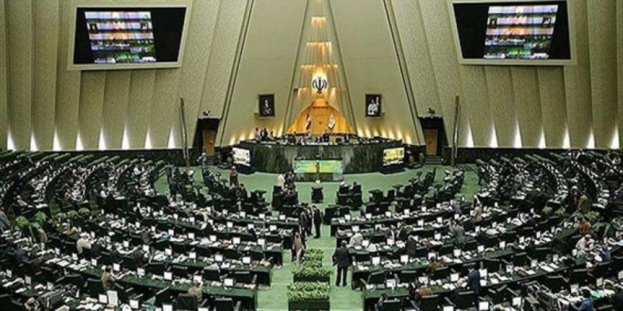 برلمانيون ايرانيون يحذرون الترويكا الاوروبية من تنفيذ "آلية فض النزاع"