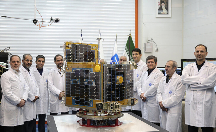 بالصور.. تسليم القمرين الاصطناعيين إلى وكالة الفضاء الإيرانية