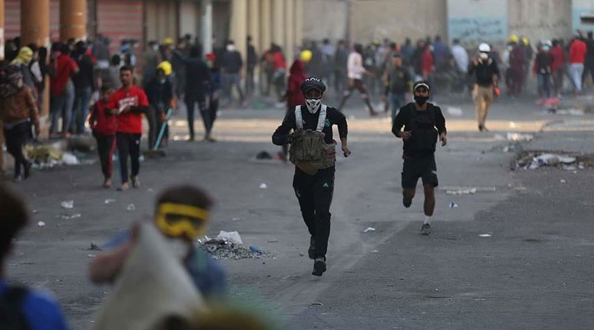 عمليات بغداد: مسلحون يستخدمون أسلحة كاتمة من داخل المتظاهرين