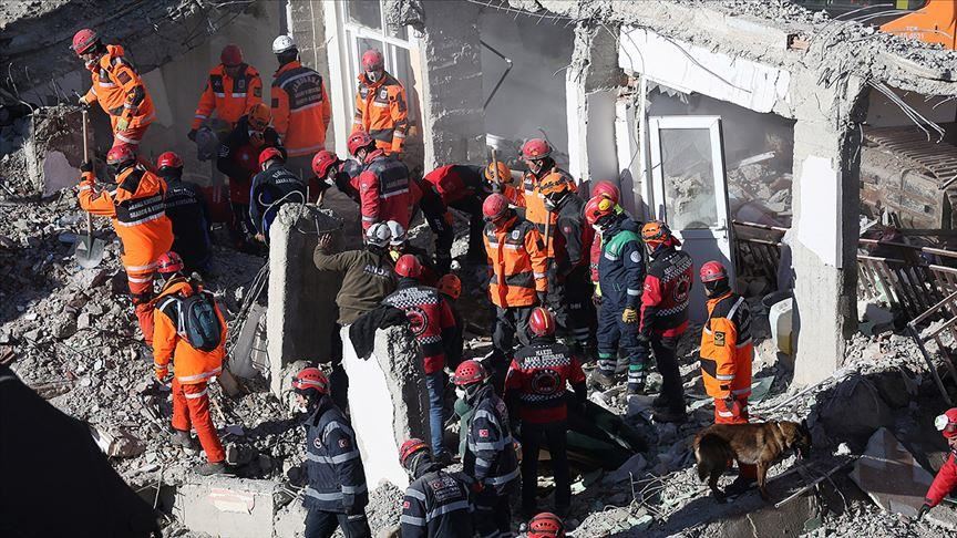 ارتفاع عدد وفيات الزلزال في تركيا الى 35 شخصاً
