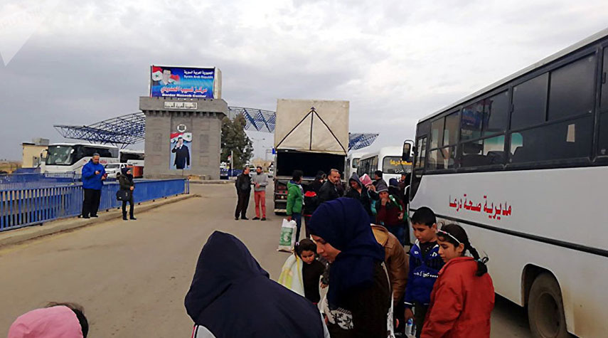 عودة حوالي 900 لاجئ سوري إلى أرض الوطن