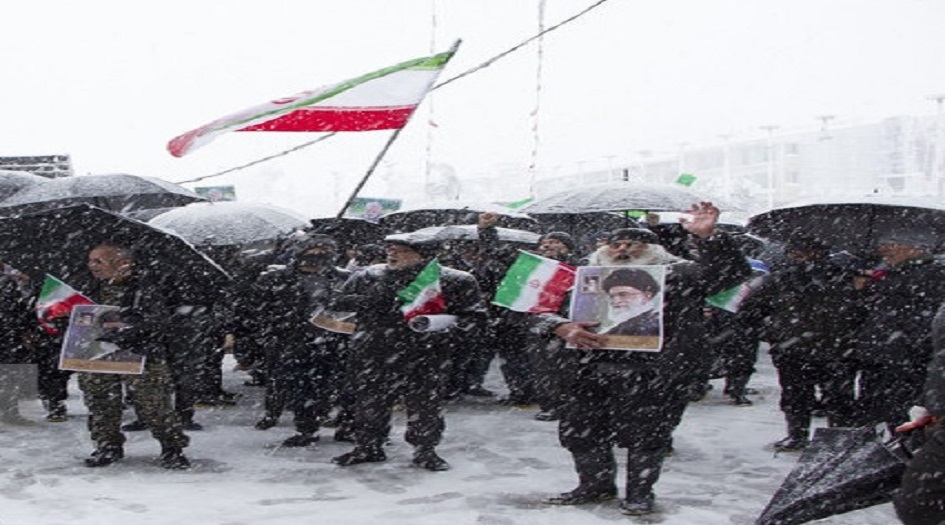 بالصور.. مسيرات ولاء الشعب الايراني للثورة الاسلامية رغم برودة الطقس وتساقط الثلوج