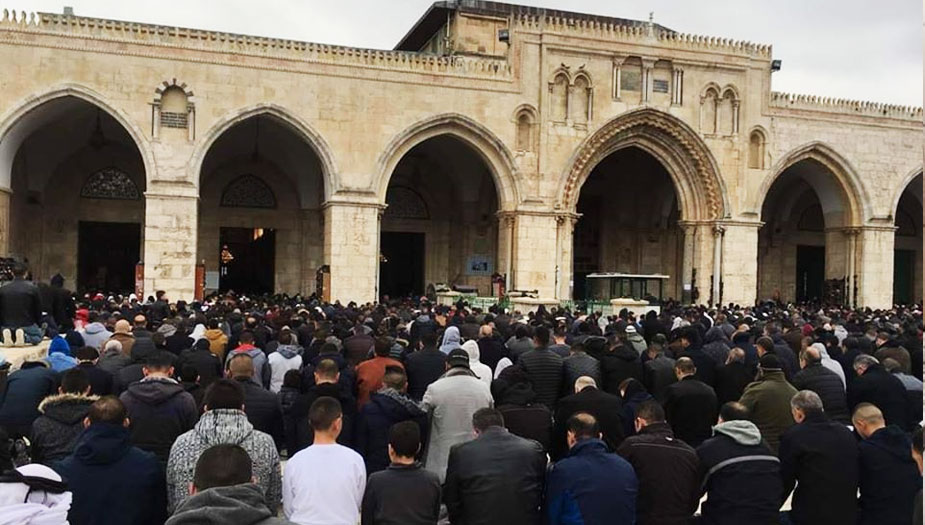 قوات الاحتلال تعتدي على مصلي الفجر في الاقصى