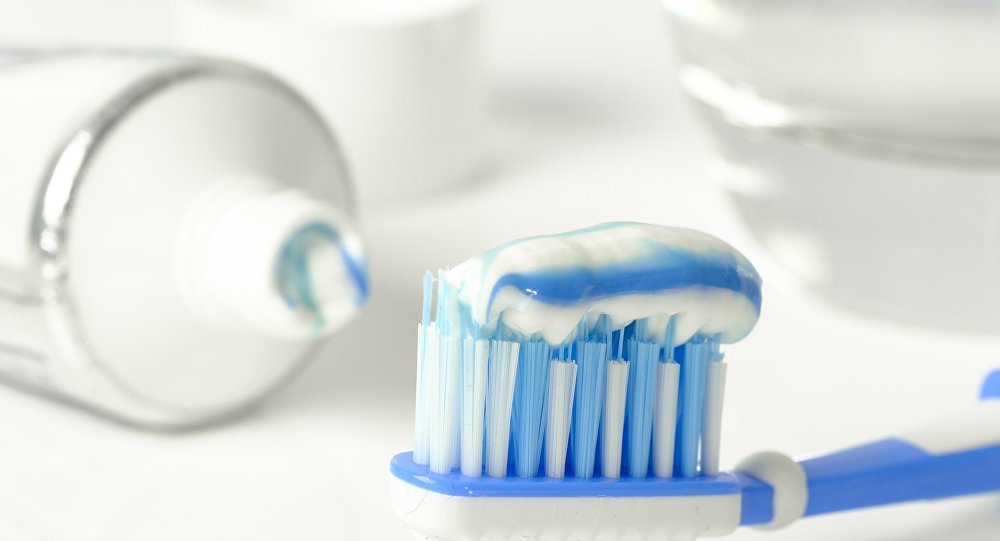 لماذا لا يجب تنظيف الأسنان مباشرة بعد الطعام؟