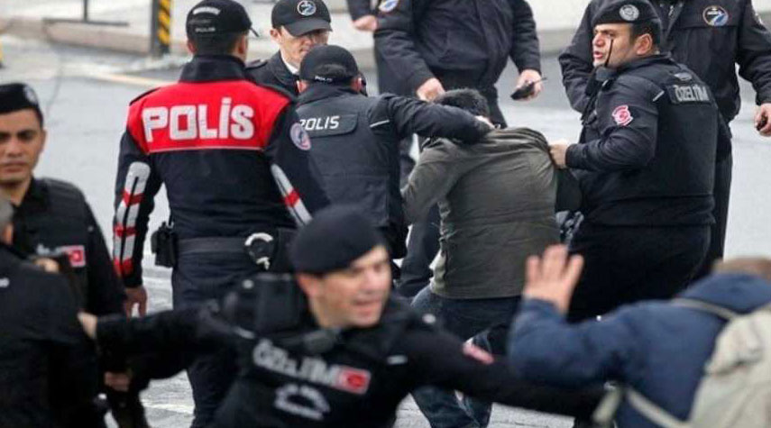 السلطات التركية تأمر باعتقال 228 شخصا