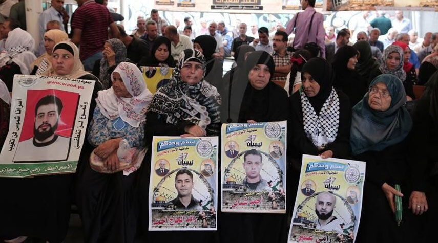 130 أسيراً فلسطينياً متزوجاً من غزة يحرمون من زيارات أبنائهم