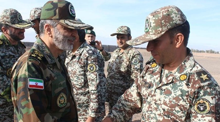 اللواء موسوي يتفقد مواقع الدفاع الجوي جنوب شرق ايران