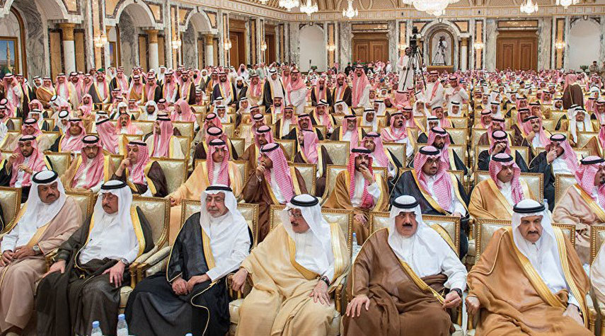 معارض سعودي: قسم كبير من آل سعود لا يجدون بن سلمان الأنسب لإدارة البلاد