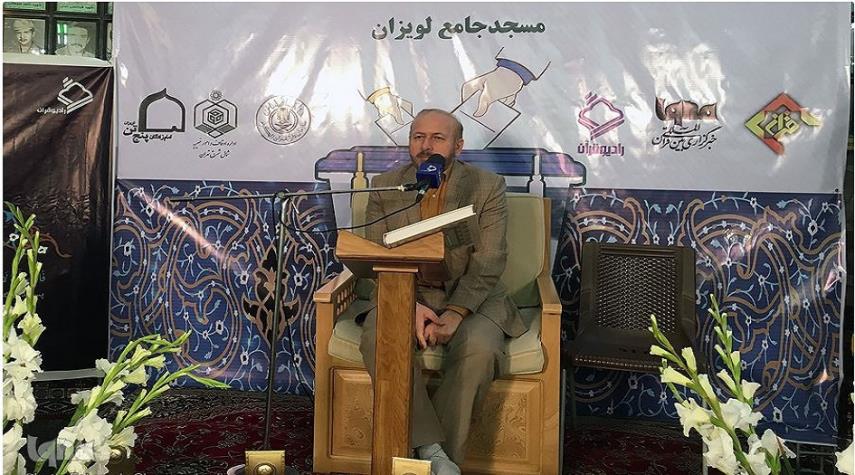 بالصور .. محفل قرآني على هامش الانتخابات البرلمانية الايرانية