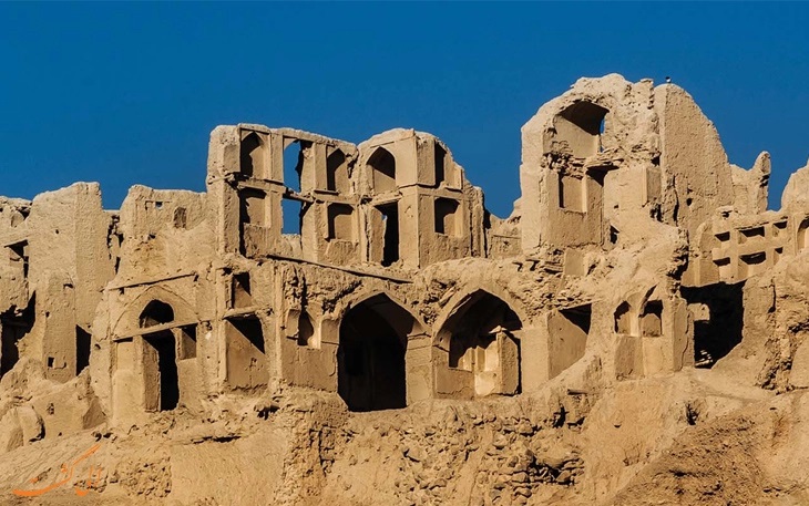 قلعة ايزدخواست.. أقدم بناء من عدة طوابق