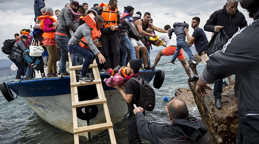 الاتحاد الأوروبي يعقد اجتماعاً طارئاً بشأن اللاجئين