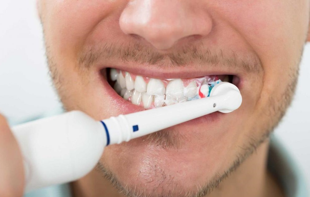 تنظيف الأسنان 3 مرات يوميا يحد من خطر "القاتل الصامت"