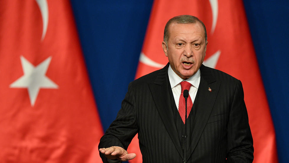 إردوغان يأمر بمنع المهاجرين من عبور بحر إيجه