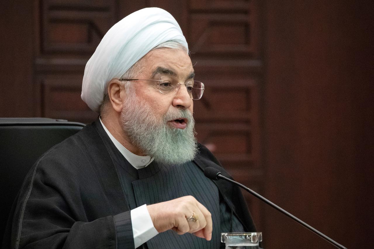 روحاني يؤكد دعم الكوادر الطبية لمكافحة كورونا