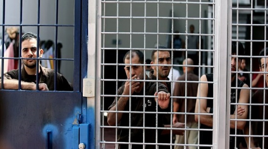 الأسرى الفلسطينيين: الاحتلال أدخل طبيب مصاب بالكورونا الى الاسرى