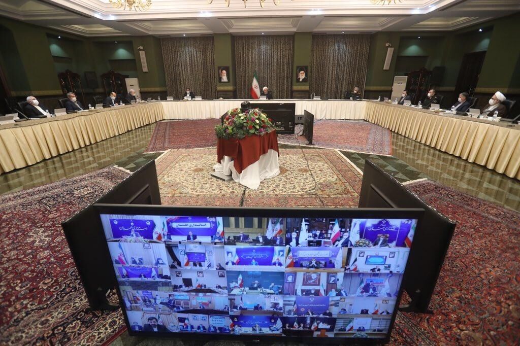 الرئيس روحاني يجتمع باللجنة الوطنية لاحتواء كورونا