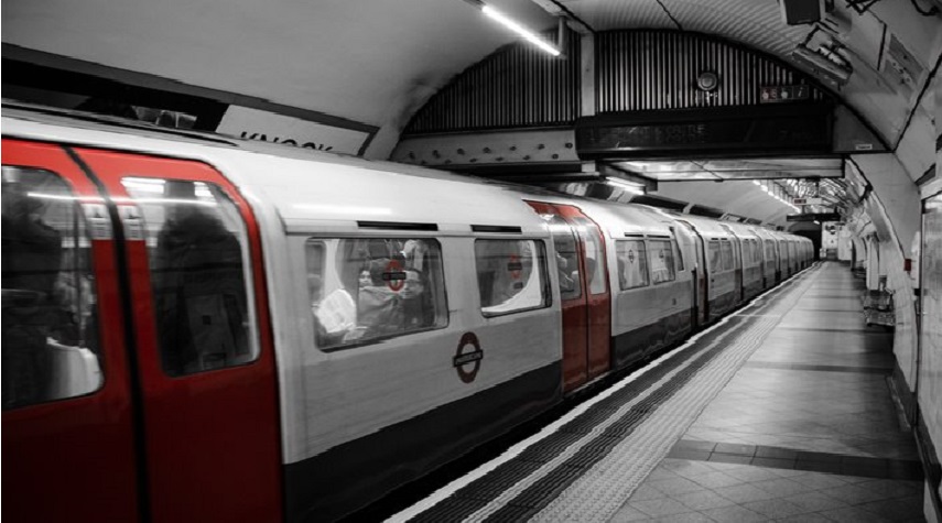 لندن تغلق 40 محطة مترو وتقلص حركة الحافلات