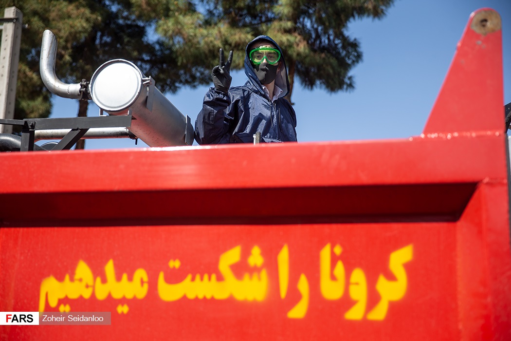 صور .. طواقم الإطفاء تنفذ عمليات تعقيم في طهران