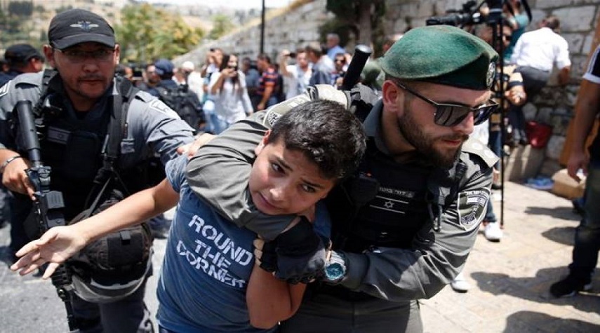 منظمة حقوقية: حوالى 180 طفلا فلسطينيًّا في سجون الاحتلال