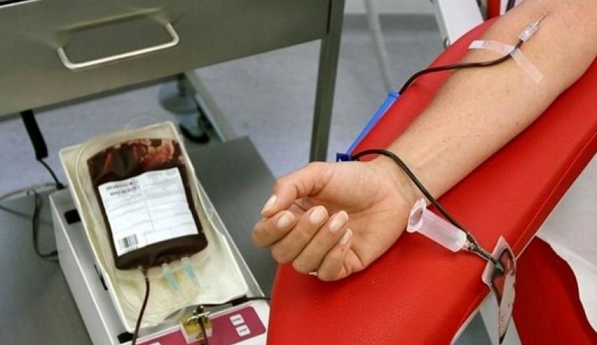 بالصور... متطوعون من الجيش الايراني يتبرعون بالدم لمرضى كورونا