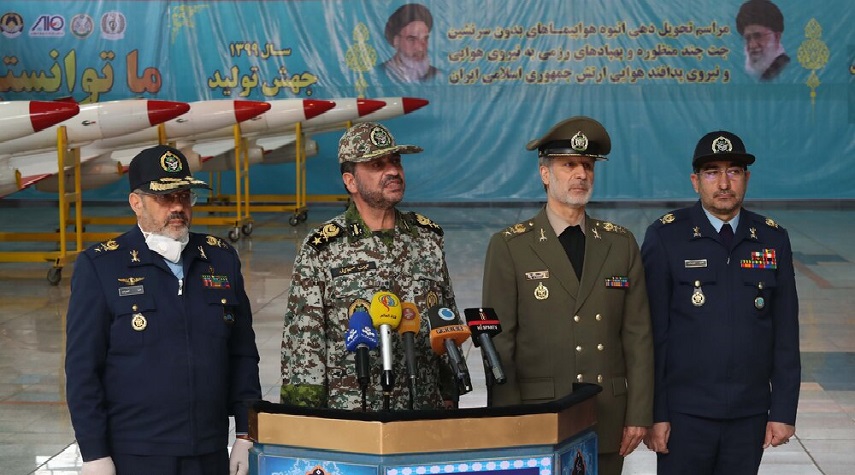 بالصور... الجيش الايراني يتسلم طائرات مقاتلة بدون طيار