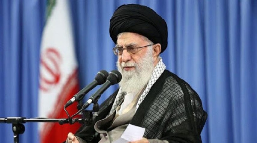 قائد الثورة الاسلامية يشيد بأداء وجهود قوات الحرس الثوري