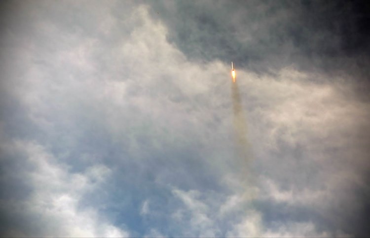 القوات الأميركية تعلّق على نجاح إطلاق أول قمر اصطناعي إيراني