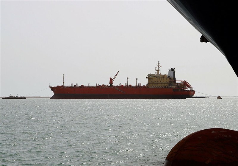 العدوان السعودي يحتجز 19 سفينة يمنية