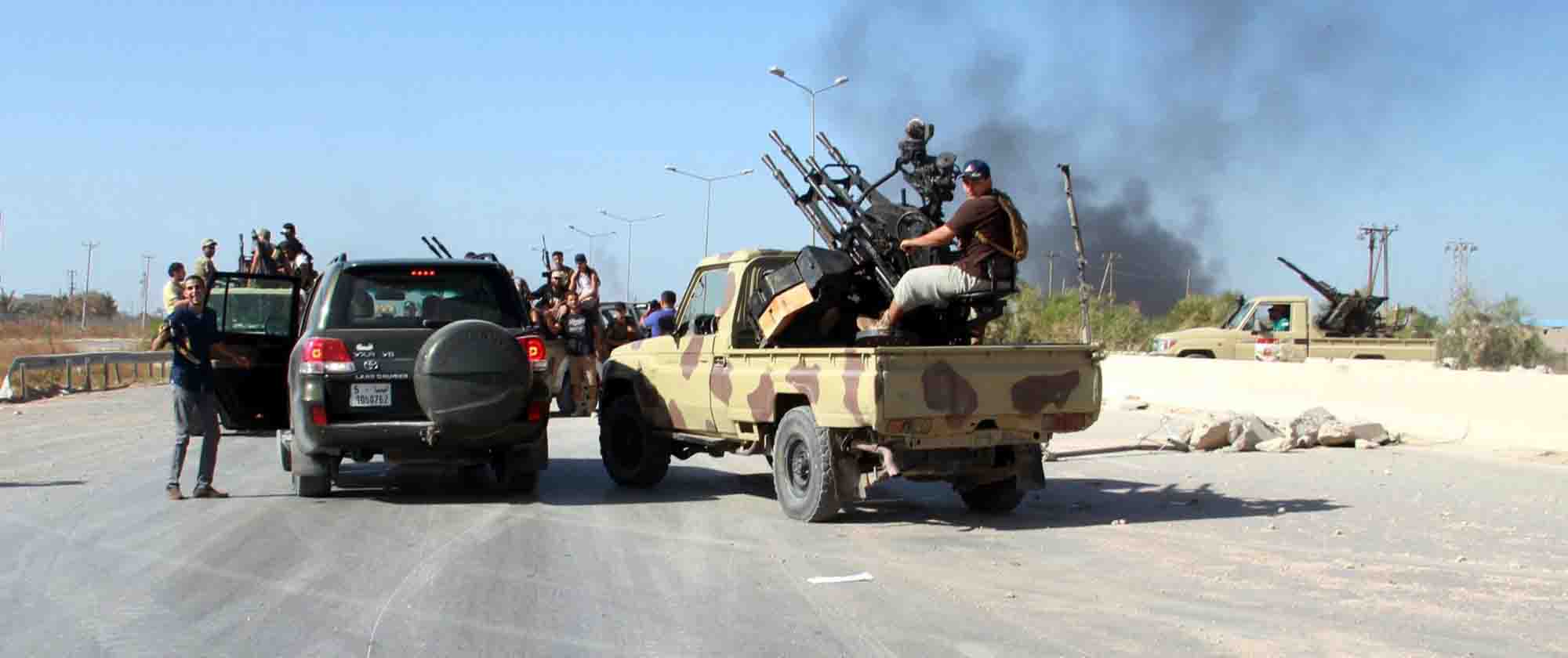 اشتباكات عنيفة على طريق مطار العاصمة الليبية