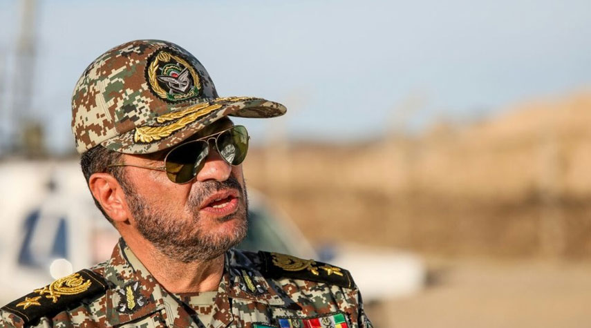 العميد صباحي فرد يتفقد مواقع الدفاع الجوي في جزيرة خارك جنوب ايران