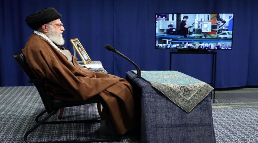 قائد الثورة الاسلامية يلتقي مع كوادر سبع مجمعات إنتاجية عن طريق آلية الفيديو